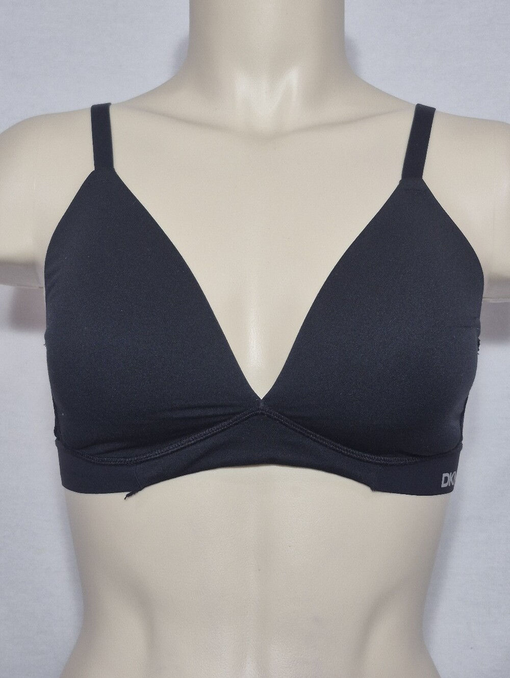 MEDIUM DKNY DK7664‎ Wireless Microfiber Plunge Smooth Molded Cups Black
